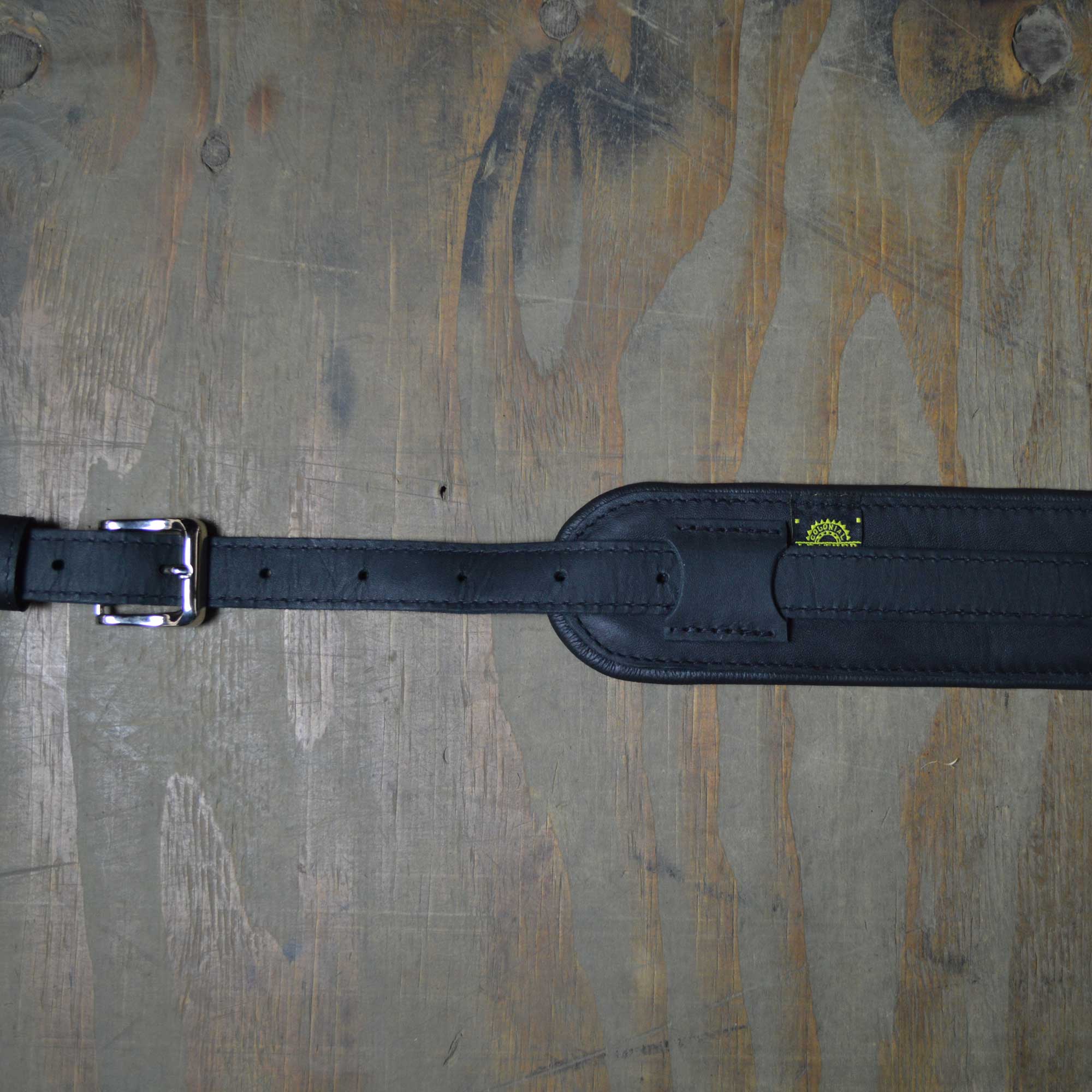 Vintage style guitar strap made with a topgrain leather top and an upholstery backing. Black & Black