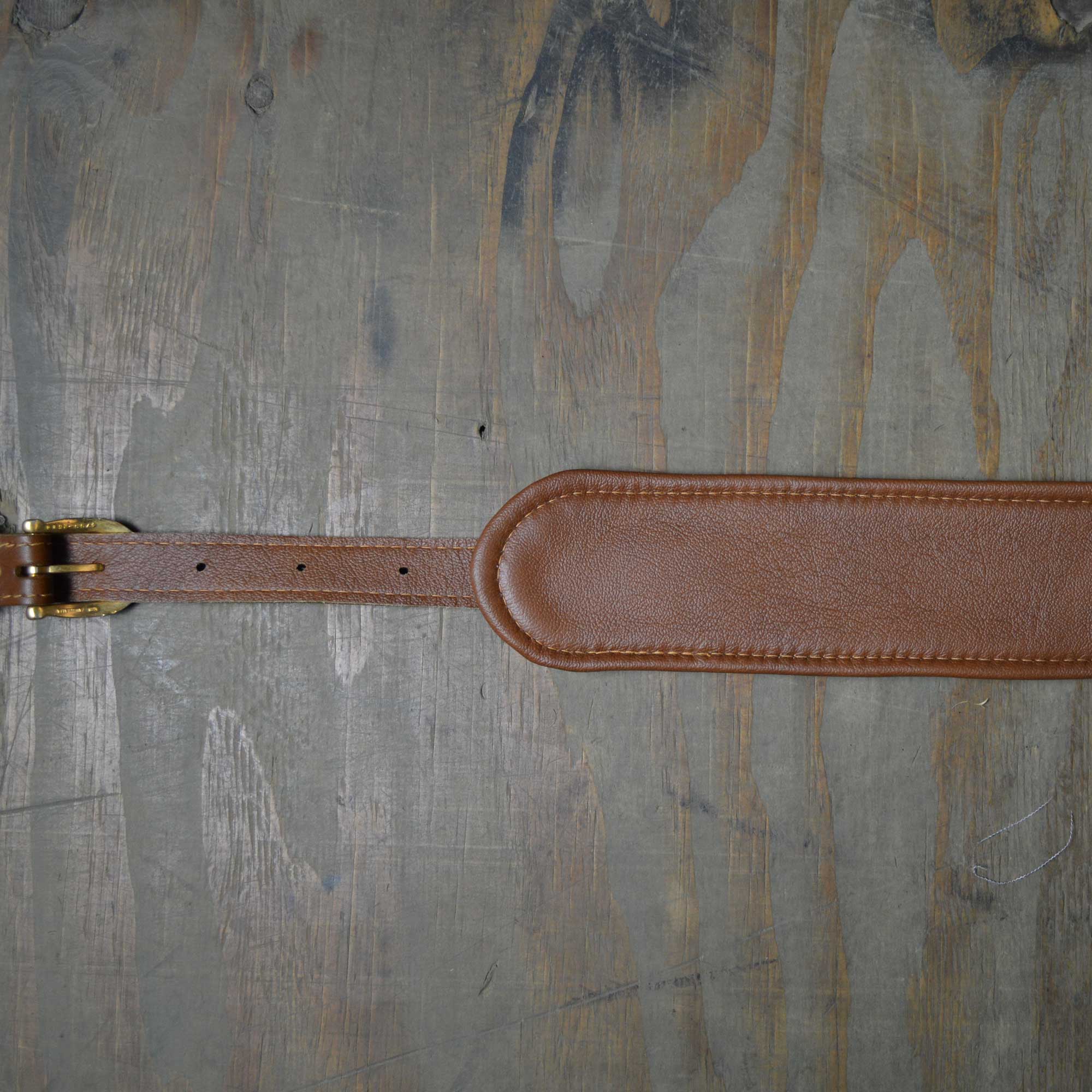 Vintage style guitar strap made with a topgrain leather top and an upholstery backing. Brown & Tan