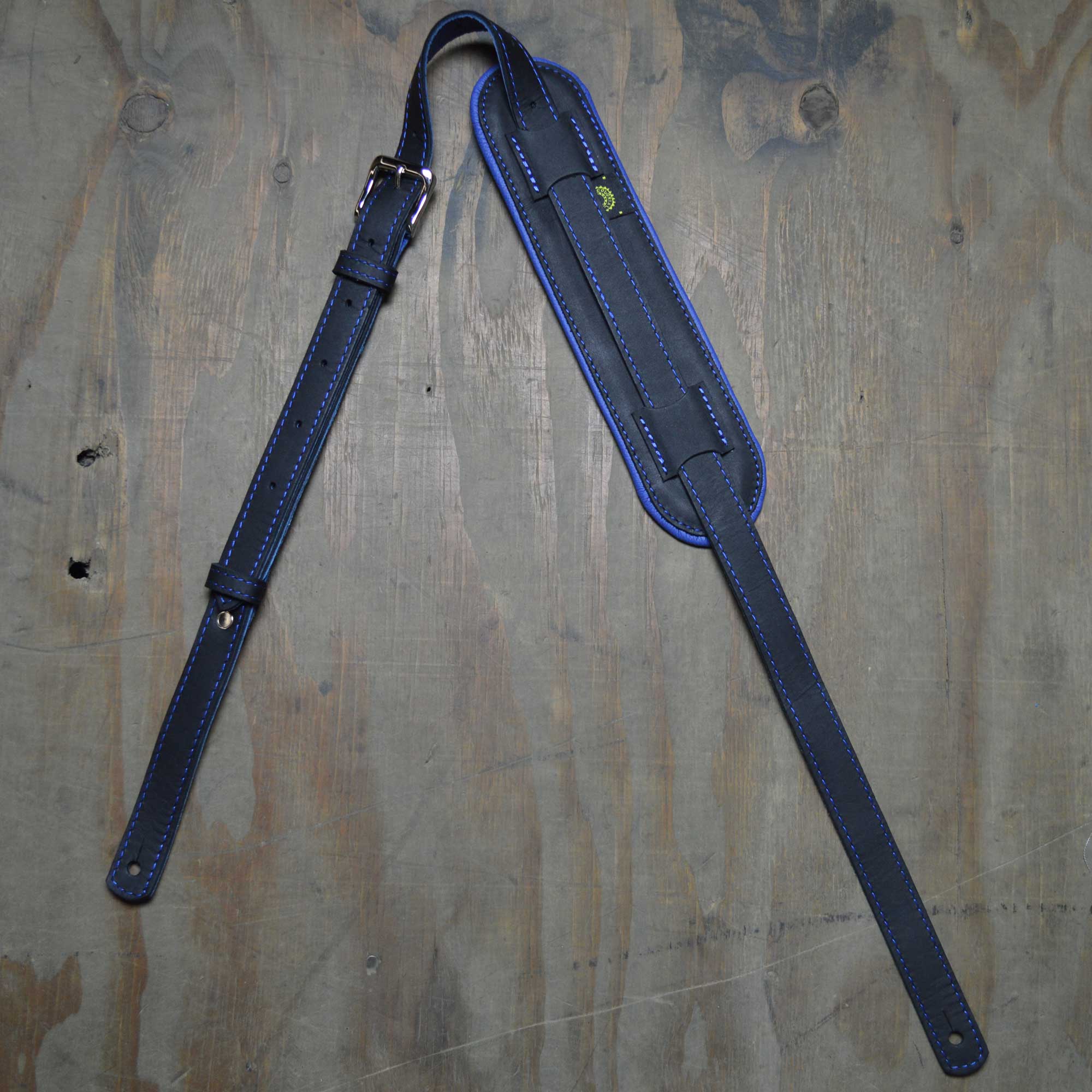 Vintage style guitar strap made with a topgrain leather top and an upholstery backing. Black & Blue.